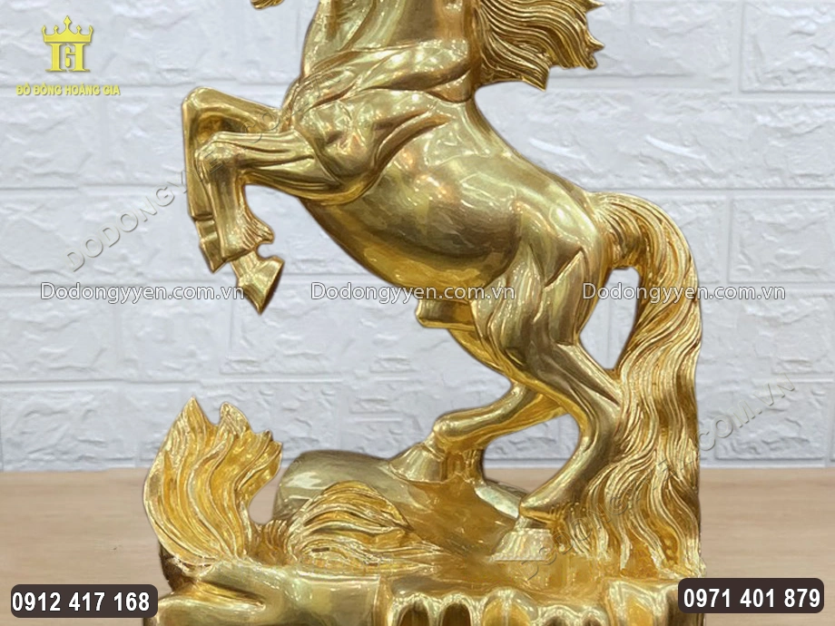Linh vật ngựa được đ&uacute;c theo d&aacute;ng ngựa h&iacute;